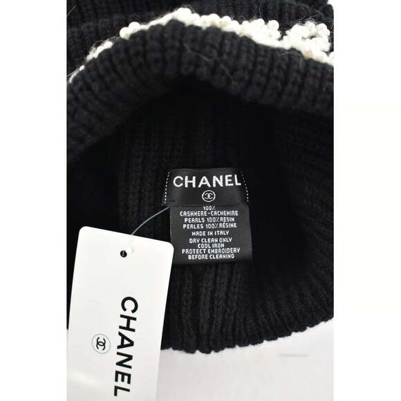 Chanel REV Black Cashmere White Ivory Pearl CC Script Logo Beanie Winter Hat - Picture 9 of 11